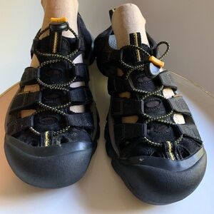 KEEN black and yellow, waterproof, hiking shoes/sandal size 8 1/2.